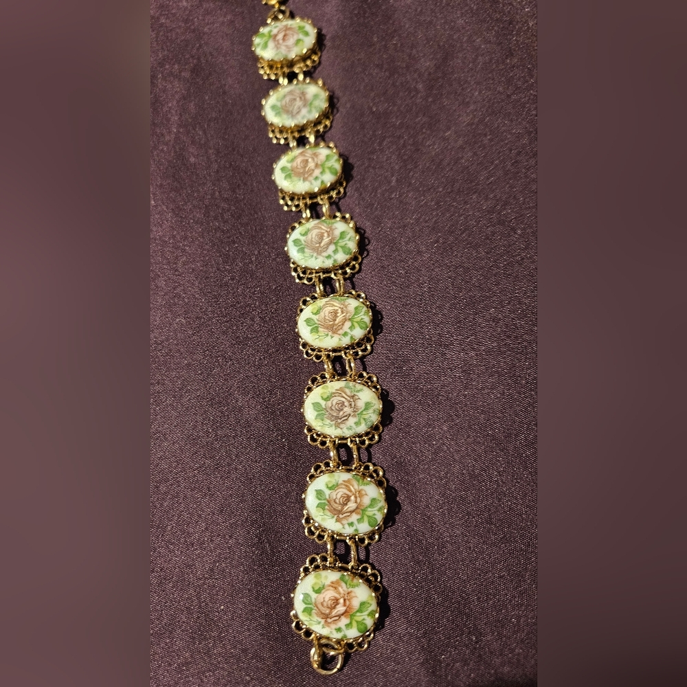 VNT Porcelain Rose Cameo Bracelet - Picture 11 of 11